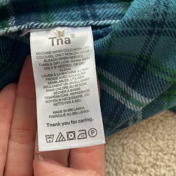 TNA green check shacket with front pockets. Size small in excellent condition - Picture 8 of 9